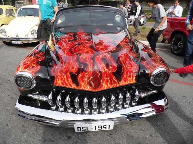 evento carros antigos potentes