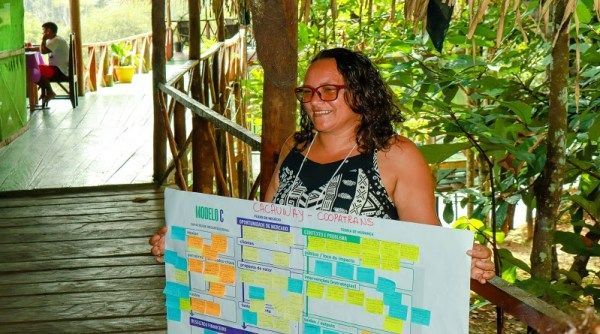 Hélia Félix, empreendedora da Cacauway, em Medicilândia (PA), um dos empreendimentos já acelerados. Foto: AMAZ/Idesam