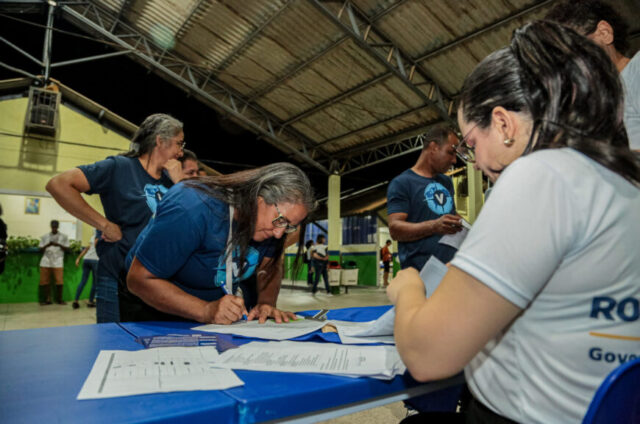 Governo de RO segue com entrega de kits profissionais a concluintes de cursos do programa Vencer, em Vilhena e Cacoal