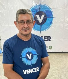 Governo de RO entrega kits profissionais a 70 concluintes de quatro cursos do Programa Vencer, em Porto Velho