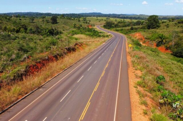 Pavimentação da RO-TransRondônia chega à etapa final com obras no Trevo da Pedra Pavimentação da RO-TransRondônia chega à etapa final com obras no Trevo da Pedra