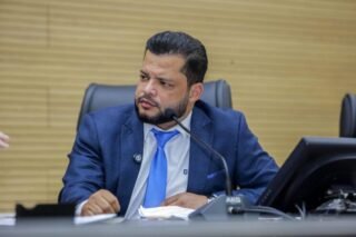 Edevaldo quer dados sobre afastamento de professores por problemas psicológicos