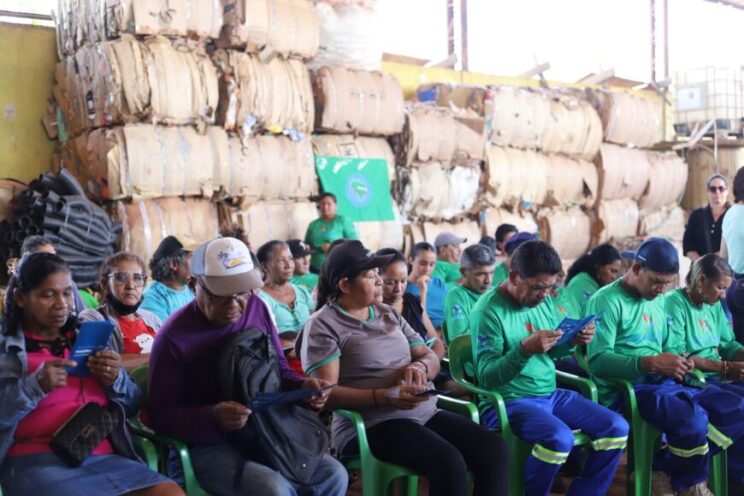 Governo de RO reforça segurança de catadores de materiais recicláveis com mais equipamentos de proteção individual Governo de RO reforça segurança de catadores de materiais recicláveis com mais equipamentos de proteção individual