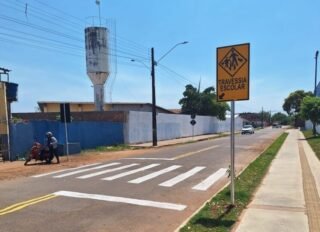Faixa de pedestre solicitada por Sofia Andrade garante mais segurança na frente de escola e parque