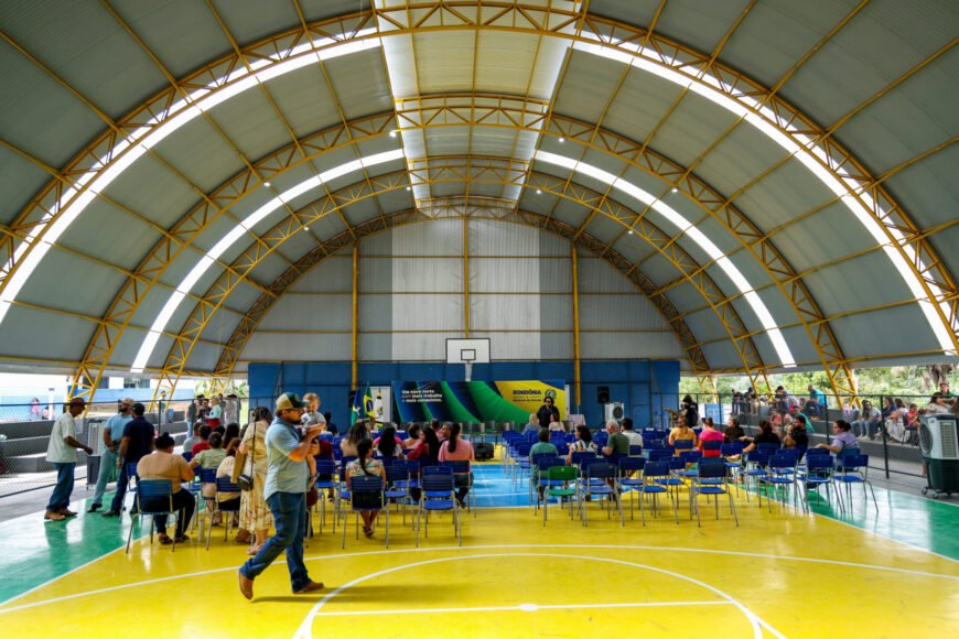 Incentivo ao esporte é impulsionado pelo governo de RO com entrega de quadra poliesportiva em escola de Monte Negro Incentivo ao esporte é impulsionado pelo governo de RO com entrega de quadra poliesportiva em escola de Monte Negro