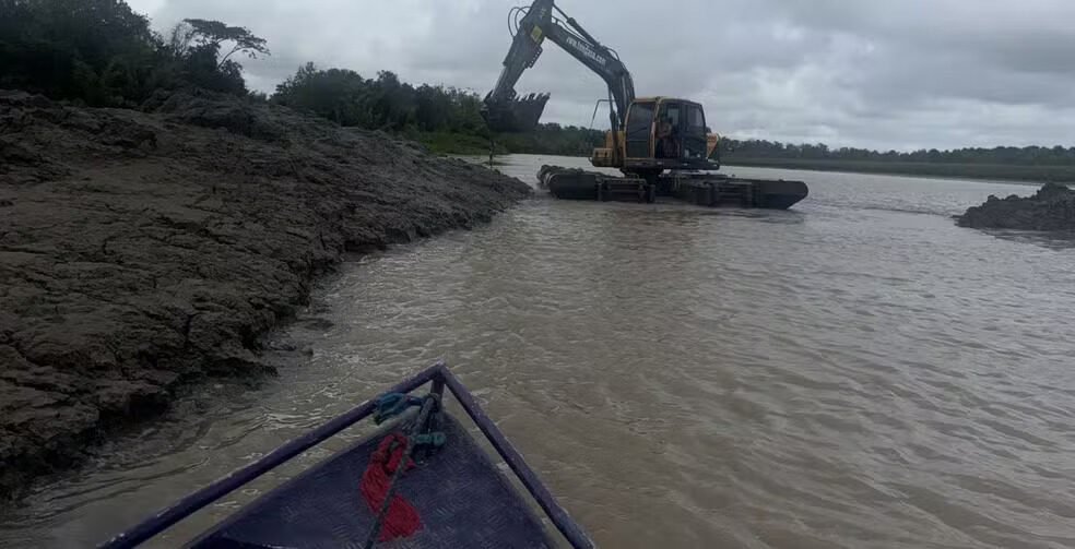 Serviço de dragagem na Foz do Rio Amazonas para evitar seca
