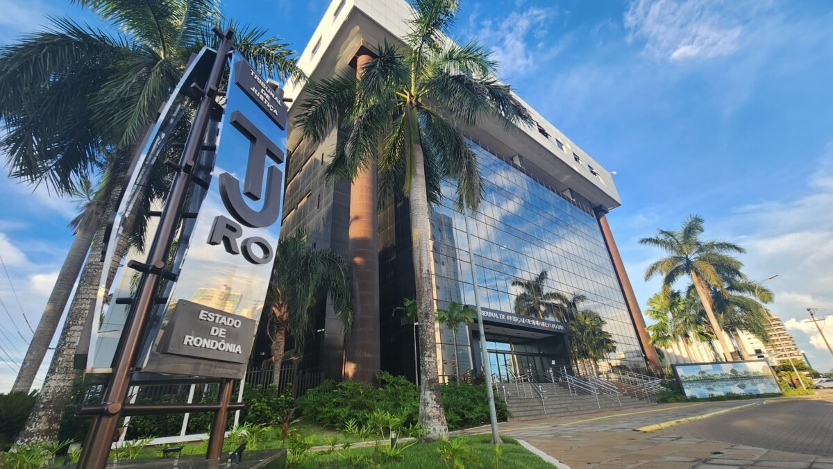 Juízes de RO receberam quase 100 anos de salário mínimo em um mês