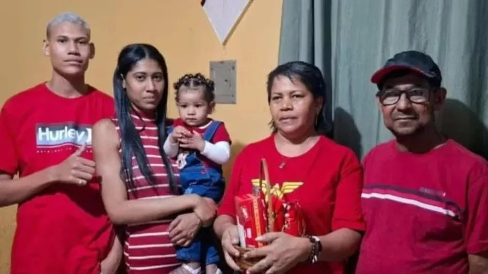 cinco-pessoas-da-mesma-familia-morrem-em-colisao-entre-carro-e-caminhao cinco-pessoas-da-mesma-familia-morrem-em-colisao-entre-carro-e-caminhao