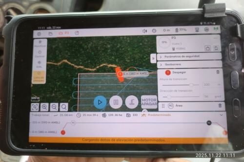 Imagem colorida mostra tela do drone WingtraOne VTOL usado no monitoramento florestal no Peru