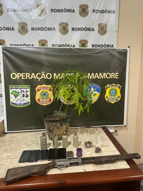 Mulher presa com granadas e arma em Guajará-Mirim, RO Mulher presa com granadas e arma em Guajará-Mirim, RO