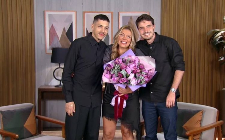 João Liberato, Simony e seu filho Ryan - Divulgação Record