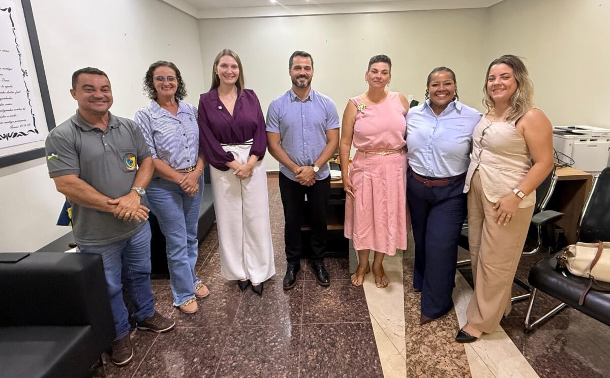 deputada-gislaine-lebrinha-recebe-prefeitos-e-vereadores-em-agenda-na-assembleia-legislativa