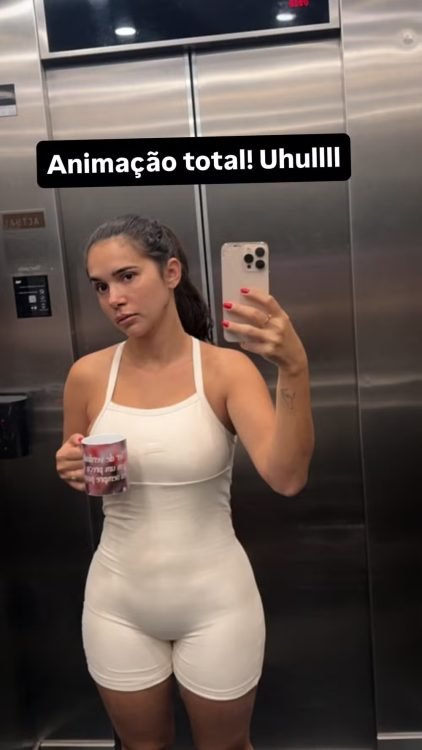 Gizelly Bicalho Stories