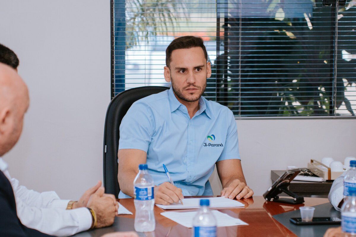 prefeito-affonso-candido-assina-decreto-que-agiliza-tramitacao-de-processos