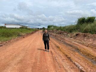 Após fiscalização, Sofia Andrade cobra e prefeitura inicia melhorias em rua e área de lazer na Zona Leste de Porto Velho