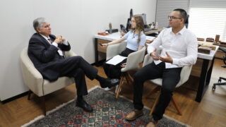 Acadêmicos de Direito destacam trajetória acadêmica do desembargador Marcos Alaor, que se aposenta da Unir