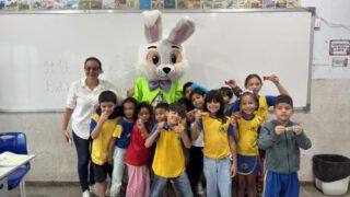 ALEGRIA – Crianças recebem ação nas escolas e convite para a Páscoa no Parque