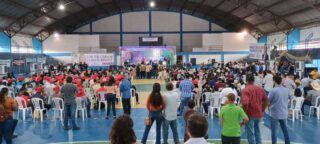 Cláudia de Jesus celebra entrega histórica de títulos para famílias do Setor Chacareiro do Aeroporto em Ji-Paraná