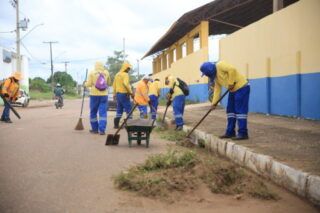 COMPROMISSO – Prefeitura mantém frentes de limpeza urbana em diferentes regiões de PVH