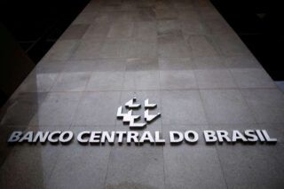 Copom corta Selic para 14,75%, mas suspende previsão de novos cortes por causa da guerra