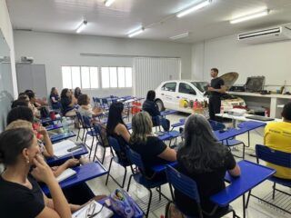 Curso de mecânica básica capacita mulheres para lidar com situações no trânsito
