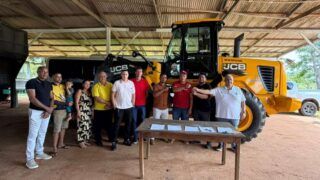 Emenda de Jean Oliveira garante pá carregadeira de R$ 800 mil para associação rural em São Miguel do Guaporé