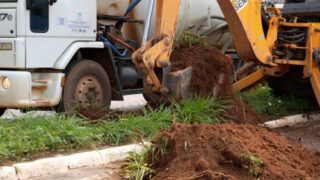 ESCOAMENTO – Ação com hidrojato reforça o combate aos alagamentos na avenida Rio de Janeiro