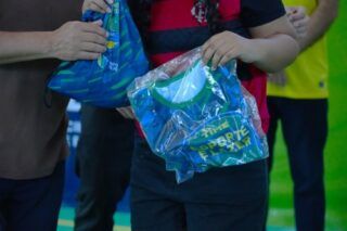 ESPORTE E LAZER – Prefeitura entrega mais de 3 mil uniformes de programas esportivos