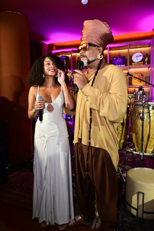 Cecília Buarque e o pai, Carlinhos Brown