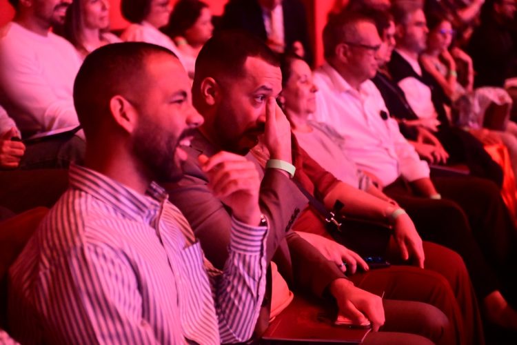 Gil do Vigor se emociona 