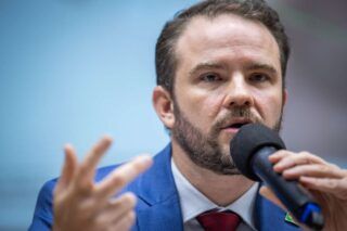 Ministro da Fazenda aguarda resposta de estados sobre diesel e busca minimizar impacto da guerra