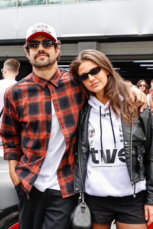 Caio Castro e a namorada