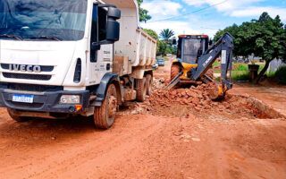 Prefeitura intensifica recuperação de ruas com bloquetes no bairro Jardim dos Migrantes