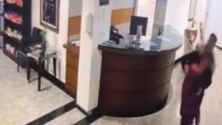 Recepcionista é agredida por hóspede em hotel
