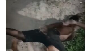 Suspeito de furto é agredido por moradores