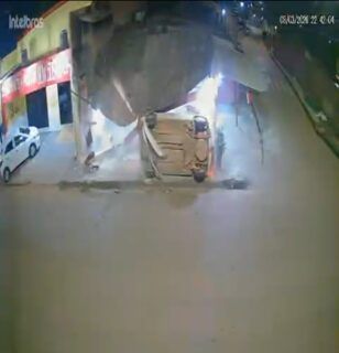 Carro descontrolado invade restaurante em Porto Velho (RO)