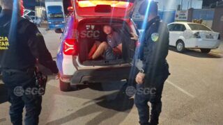 Homem é preso após ameaçar companheira com faca