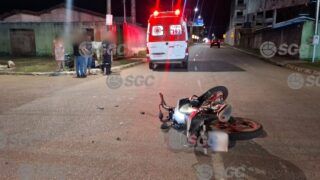 Motoboy fica ferido em colisão com carro
