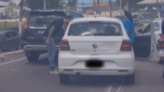 Motorista tenta agredir mulher no trânsito