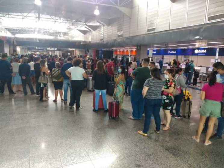 Cancelamento de voos causa novo tumulto no aeroporto de Porto Velho